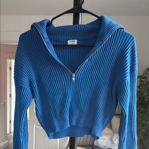 Cropped Blue Ribbed Sweater with Zipper